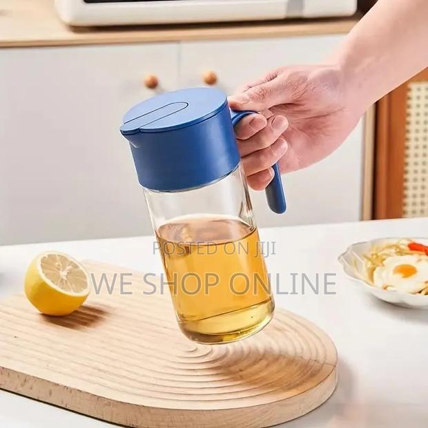 Automatic Opening Blue Lid and Closing Oil Bottle 550ml - thumbnail 2