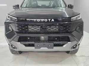 New Toyota Hilux 2025 Black