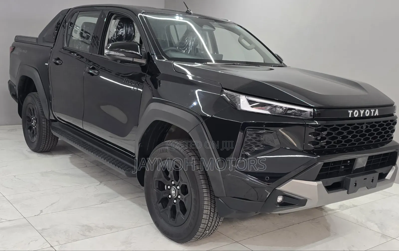 New Toyota Hilux 2025 Black