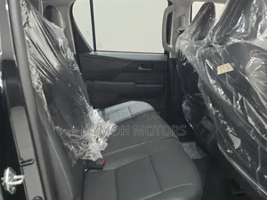 New Toyota Hilux 2025 Black