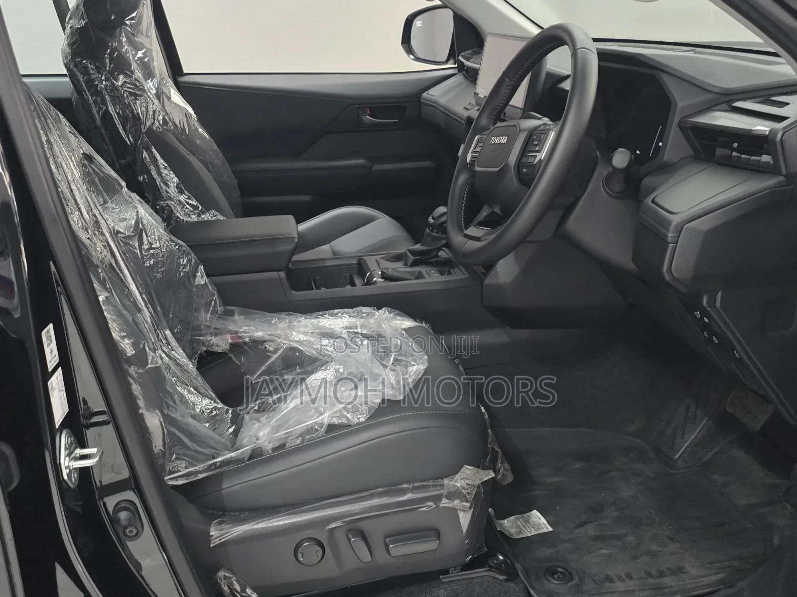 New Toyota Hilux 2025 Black