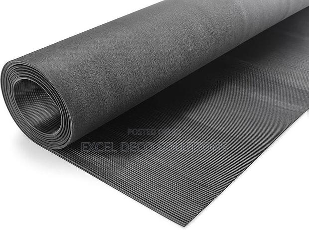 Ribbed Rubber Mat With Strong Non-Slip Surface Design