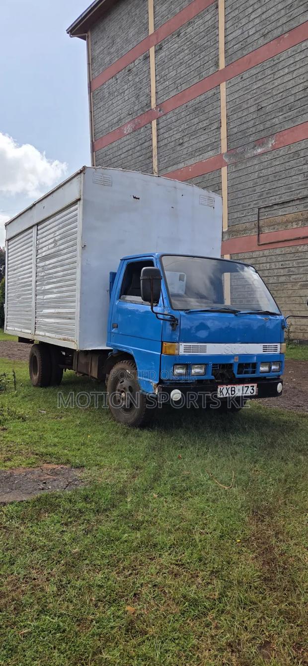 1985 Isuzu Nqr - thumbnail 2