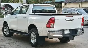 Toyota Hilux Revo Double Cab Deisel 2.4 RWD 2019 White