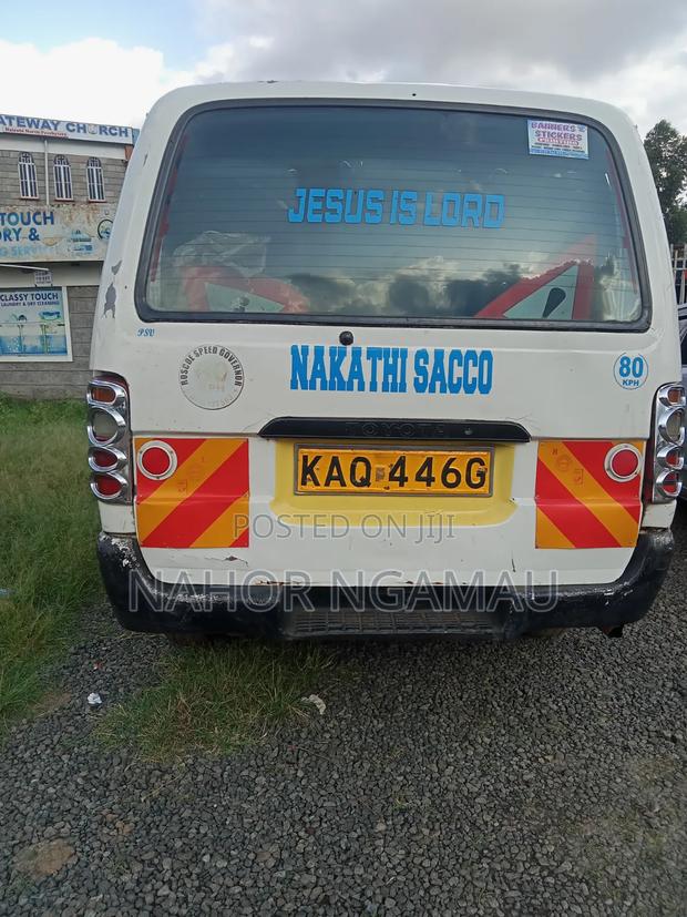 Toyota HiAce 2000 White - thumbnail 3