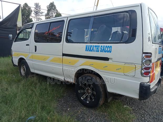 Toyota HiAce 2000 White - thumbnail 4