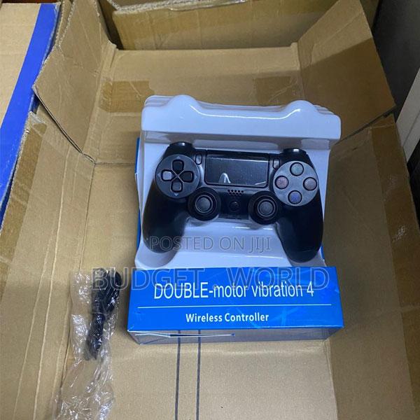 Professional Wireless Ps4 Gaming Controller With Vibration Support