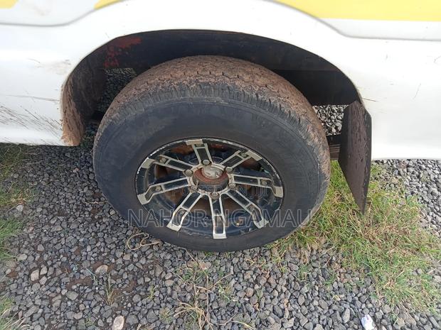 Toyota HiAce 2000 White - thumbnail 6