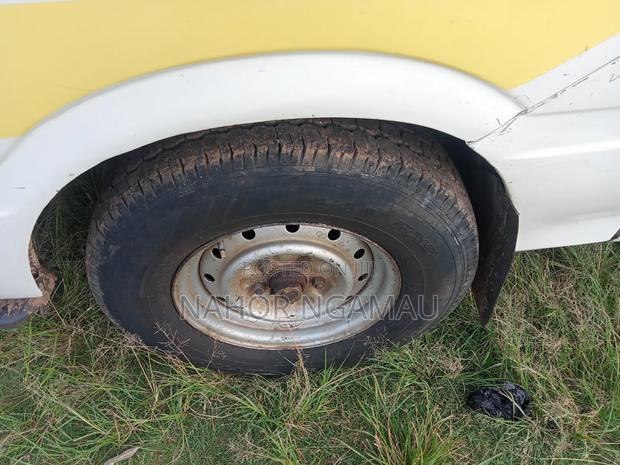 Toyota HiAce 2000 White - thumbnail 7