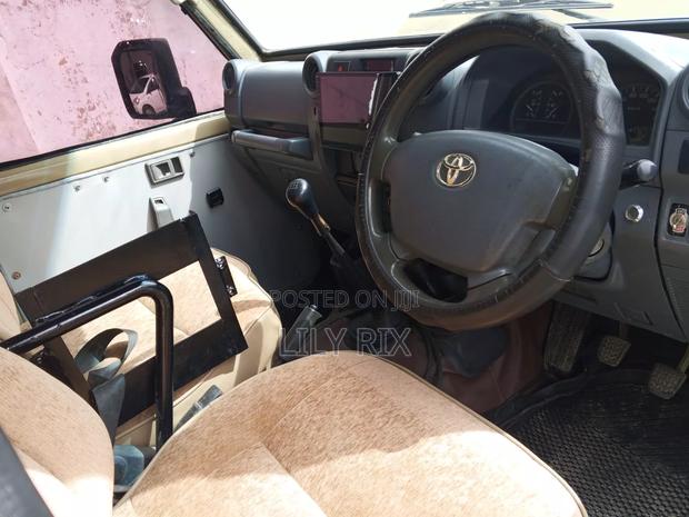 Toyota Land Cruiser Tours Van - thumbnail 8