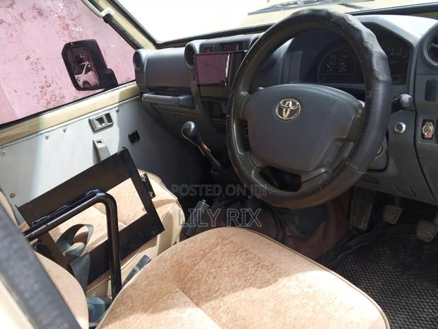 Toyota Land Cruiser Tours Van - thumbnail 9