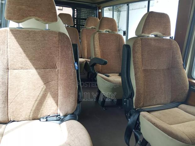 Toyota Land Cruiser Tours Van - thumbnail 6