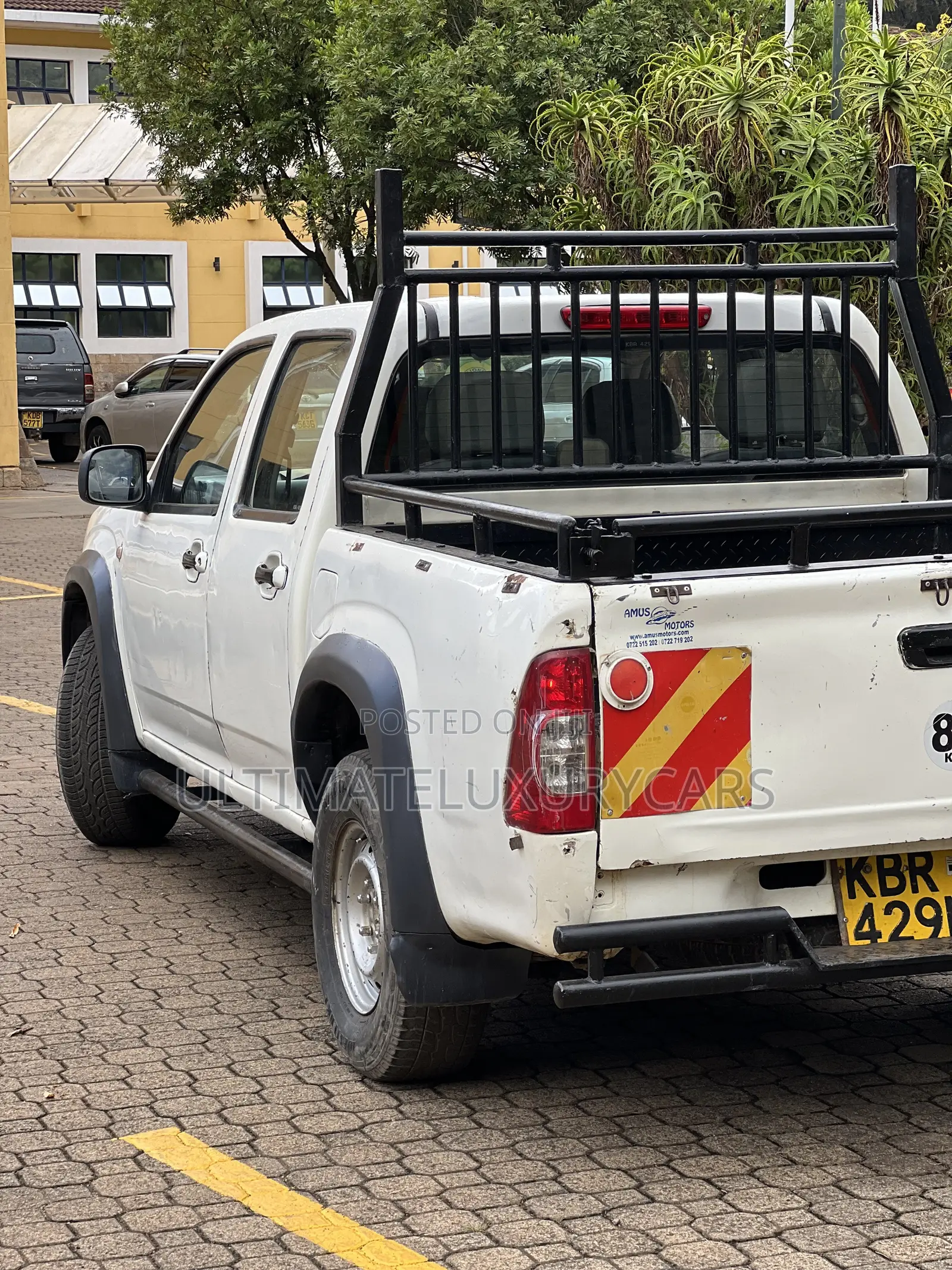 Isuzu D-MAX 2011 White