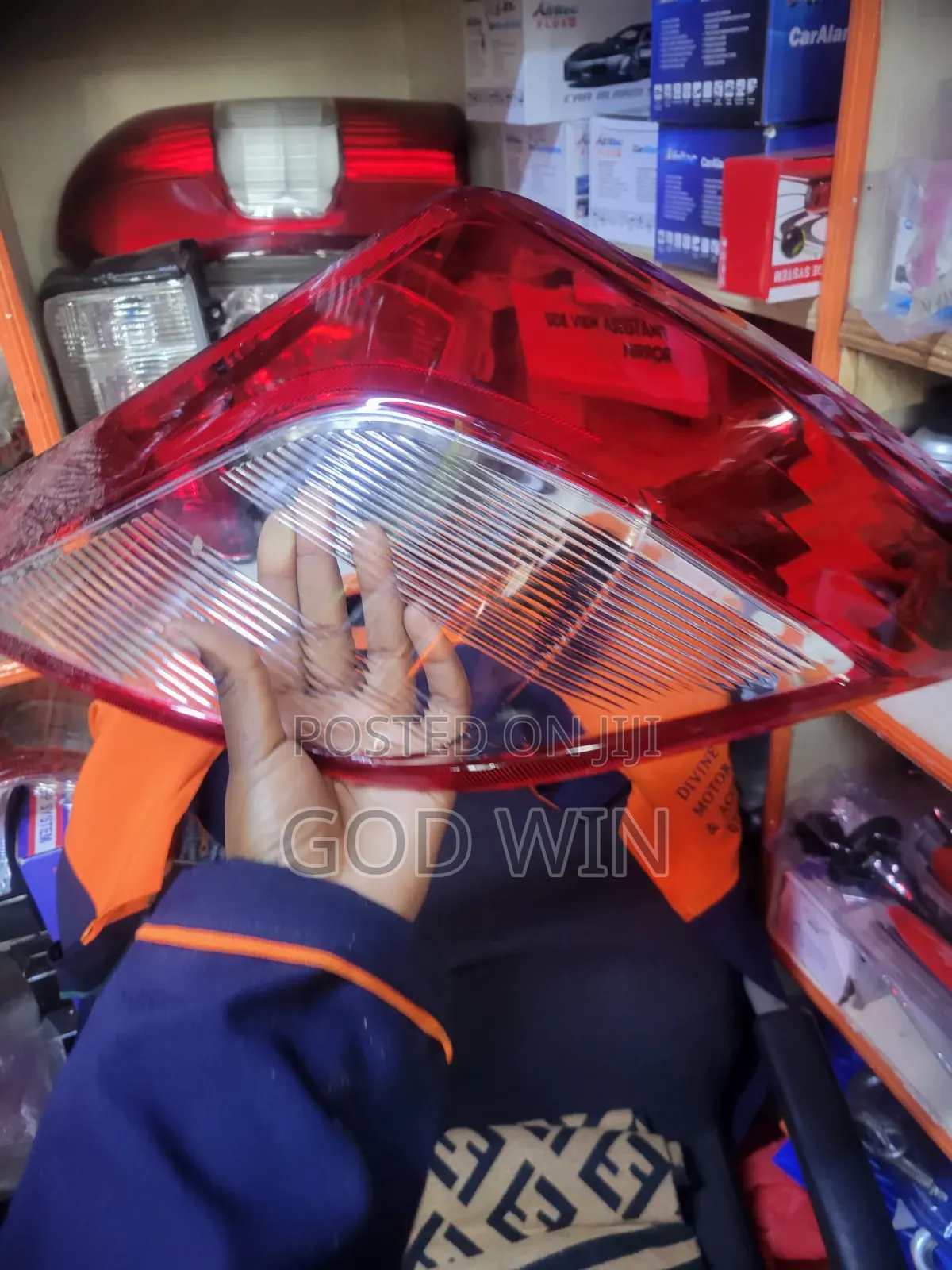 Tail Lens Juwela