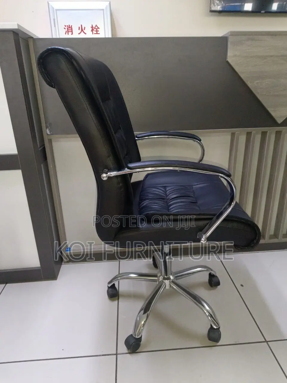 Office Chair : B12 Black High-Back Executive Office Chair