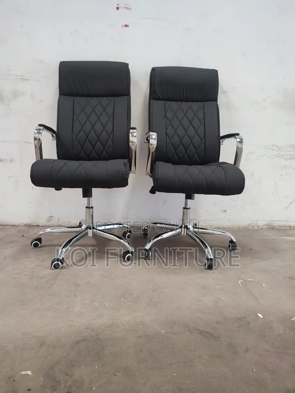 Office Chair : V125 Black High-Back Executive Office Chair