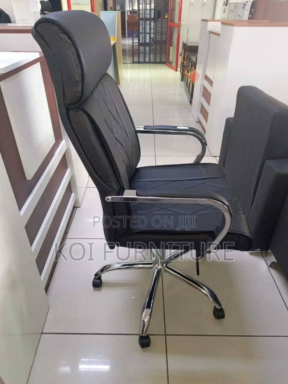 Office Chair : V125 Black High-Back Executive Office Chair