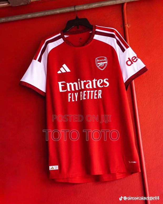 Arsenal Jersey - main view