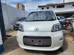 Toyota Porte 2019 White