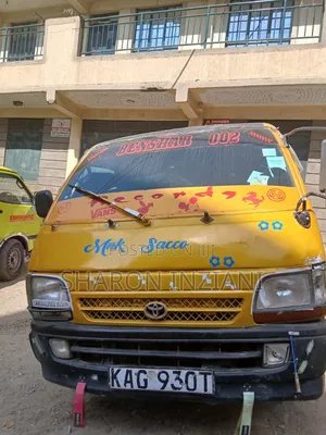 Toyota Grand HiAce 1999 Yellow