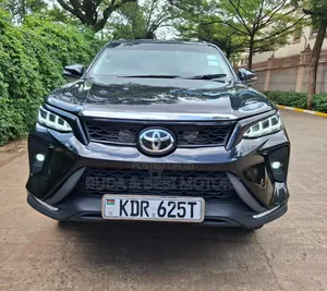 Toyota Fortuner 2018 Black