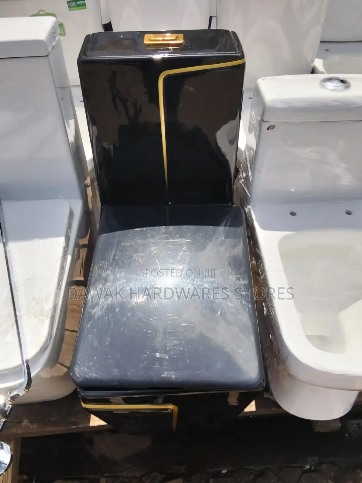 Black Designed Top Flush Ceramic Toilet
