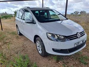 Volkswagen Touran 2017 White
