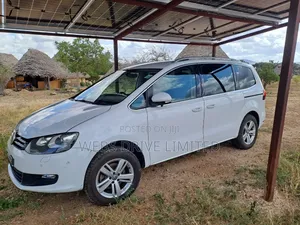 Volkswagen Touran 2017 White
