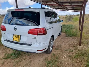 Volkswagen Touran 2017 White