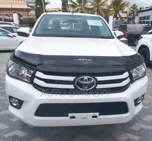 Toyota Hilux 2021 White