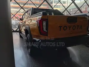 New Toyota Hilux 2025 Black