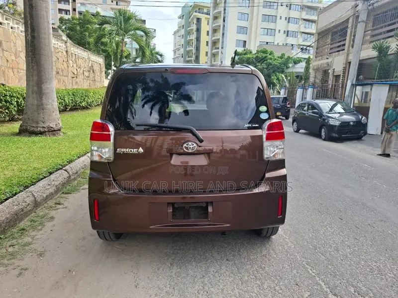 Toyota Spade 1.5 2019 Brown