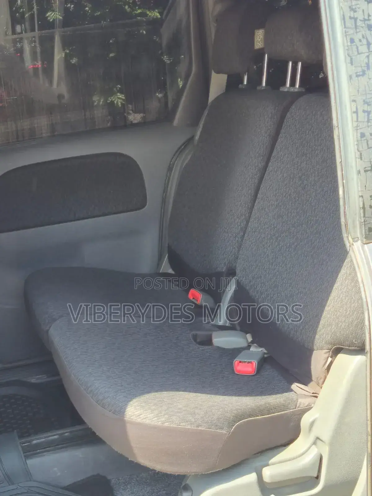 Toyota Sienta 2012