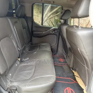Nissan Navara 3.0 2010 Black