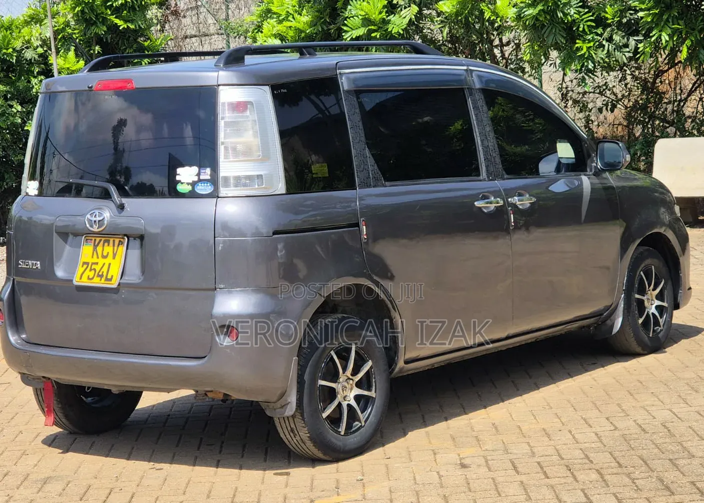 Toyota Sienta 2012 Gray