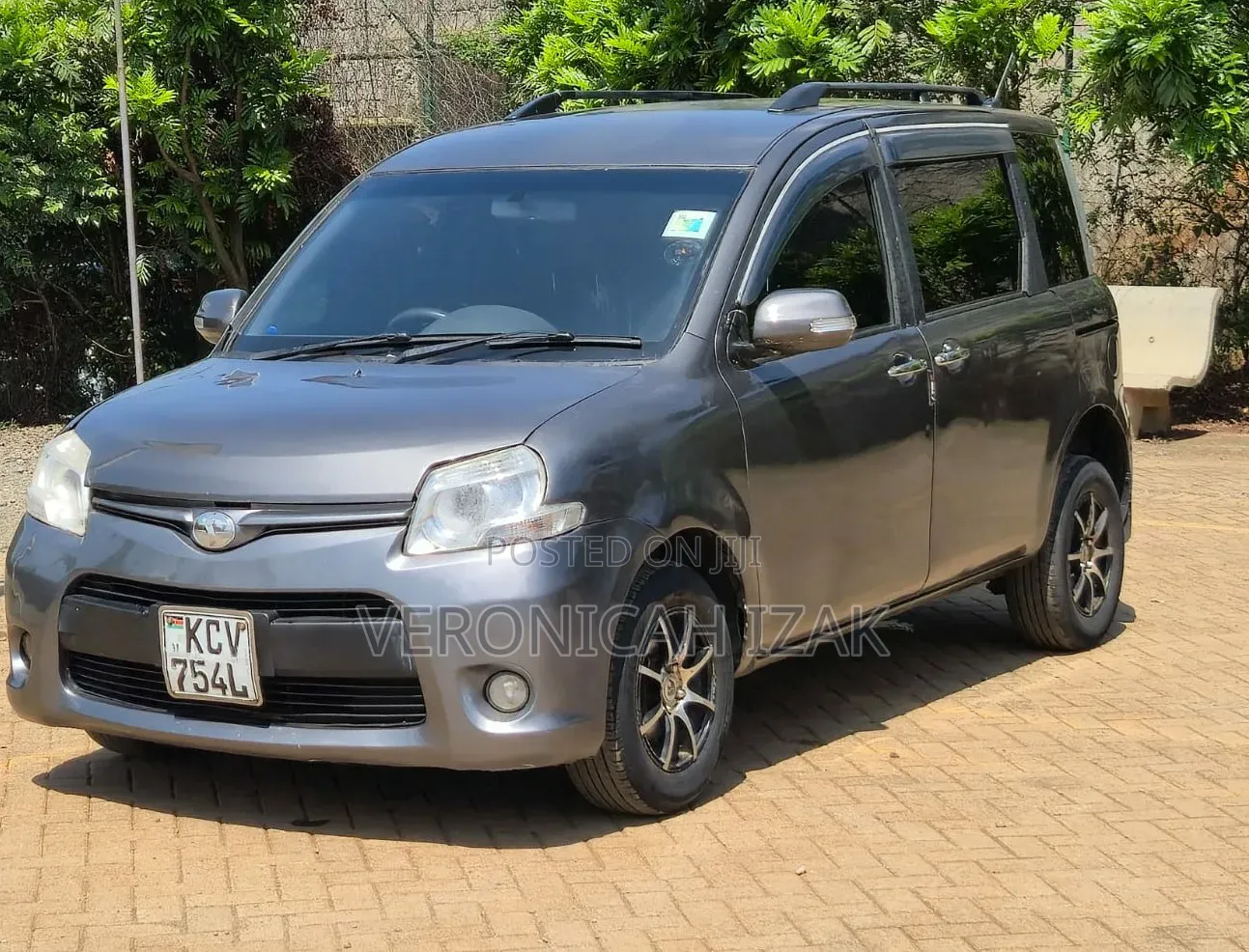 Toyota Sienta 2012 Gray