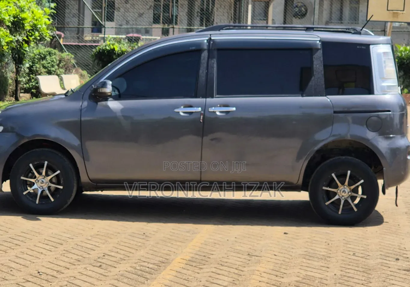 Toyota Sienta 2012 Gray