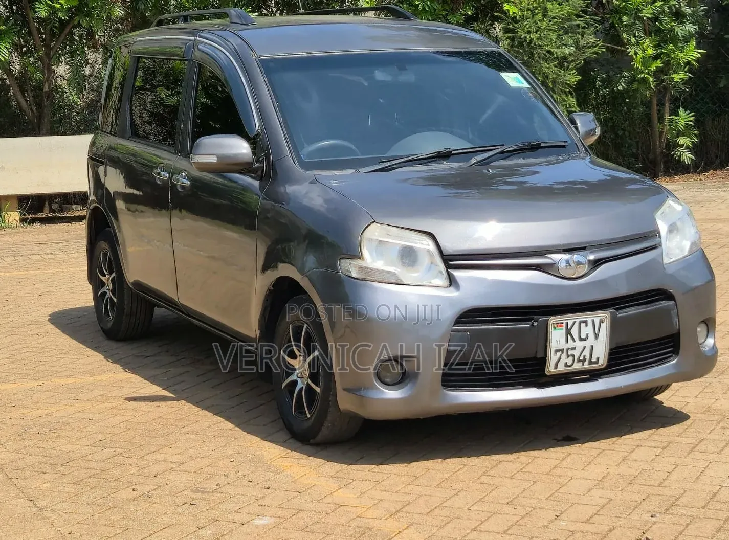 Toyota Sienta 2012 Gray
