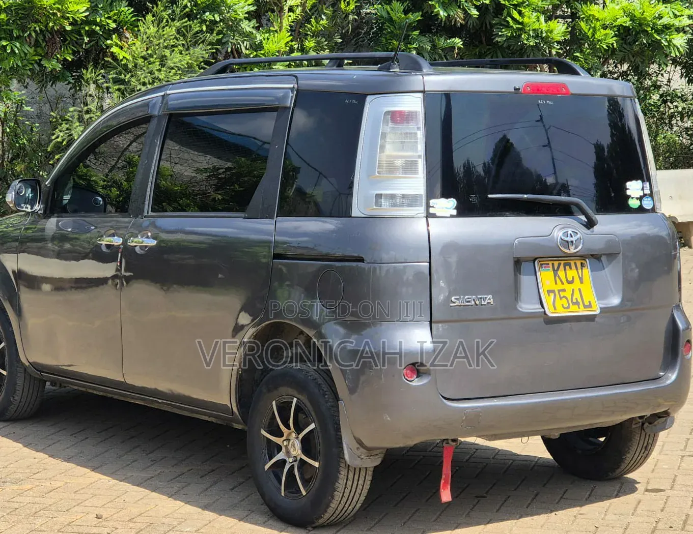 Toyota Sienta 2012 Gray