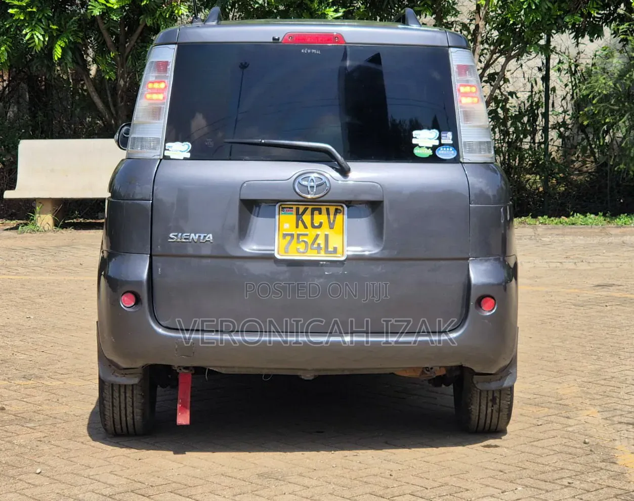 Toyota Sienta 2012 Gray
