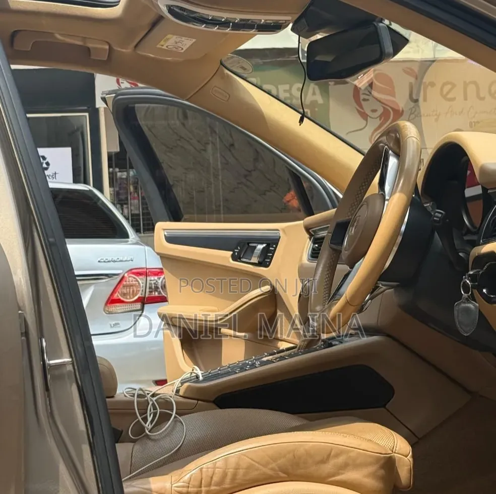 Porsche Macan 2017 Gold