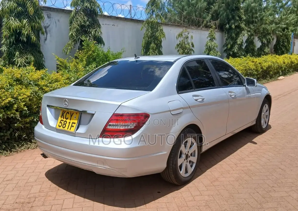 Mercedes-Benz C180 2012 Silver