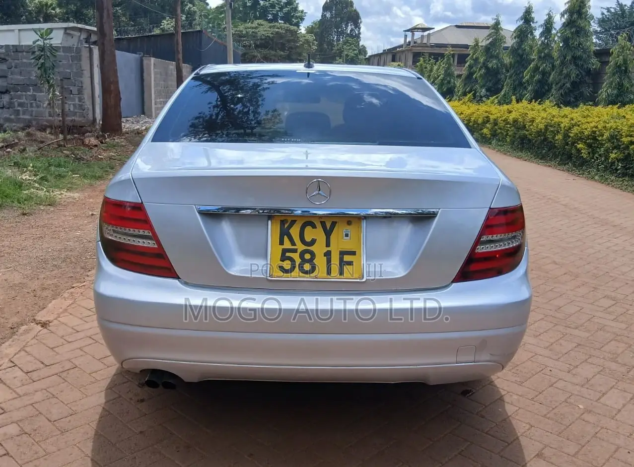 Mercedes-Benz C180 2012 Silver