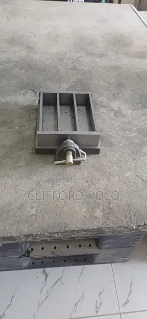 Three Gang Mould With Glass Plate-
