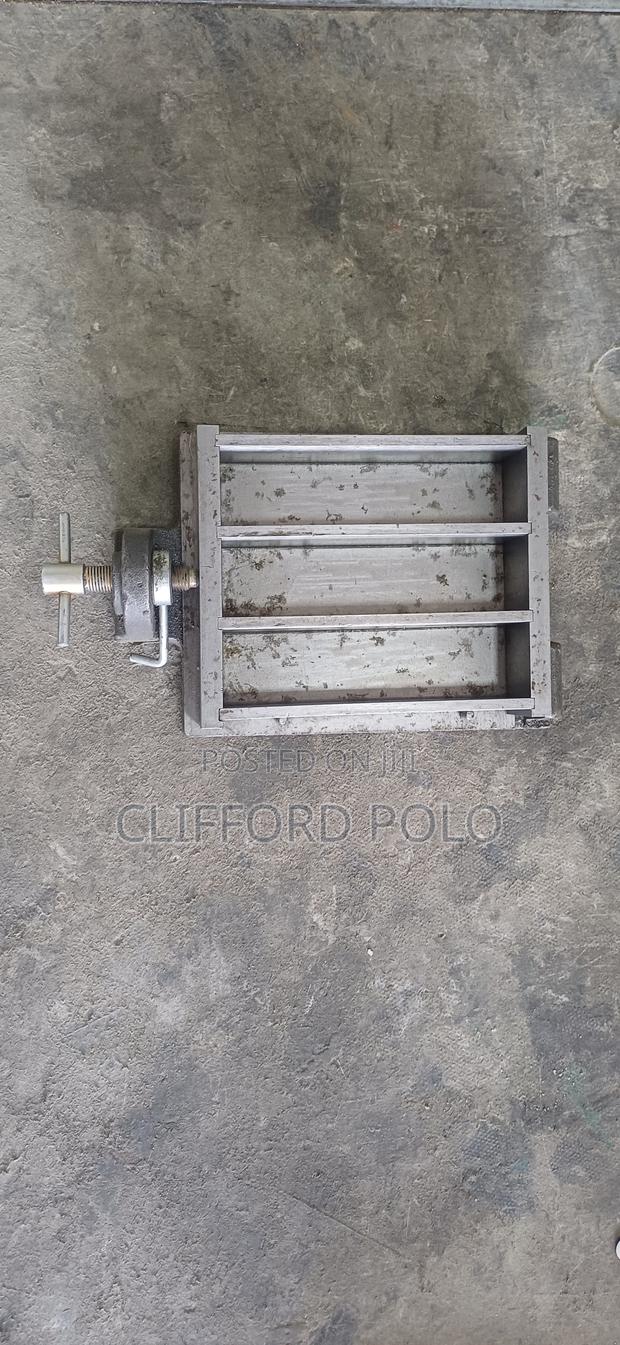 Three Gang Mould With Glass Plate- - thumbnail 2