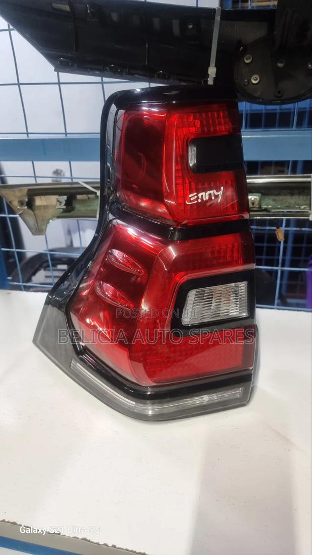 Ttoyota Prado 165 Taillight - main view