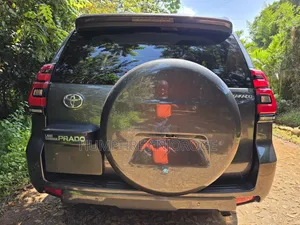 Toyota Land Cruiser Prado Kakadu 2019 Gray