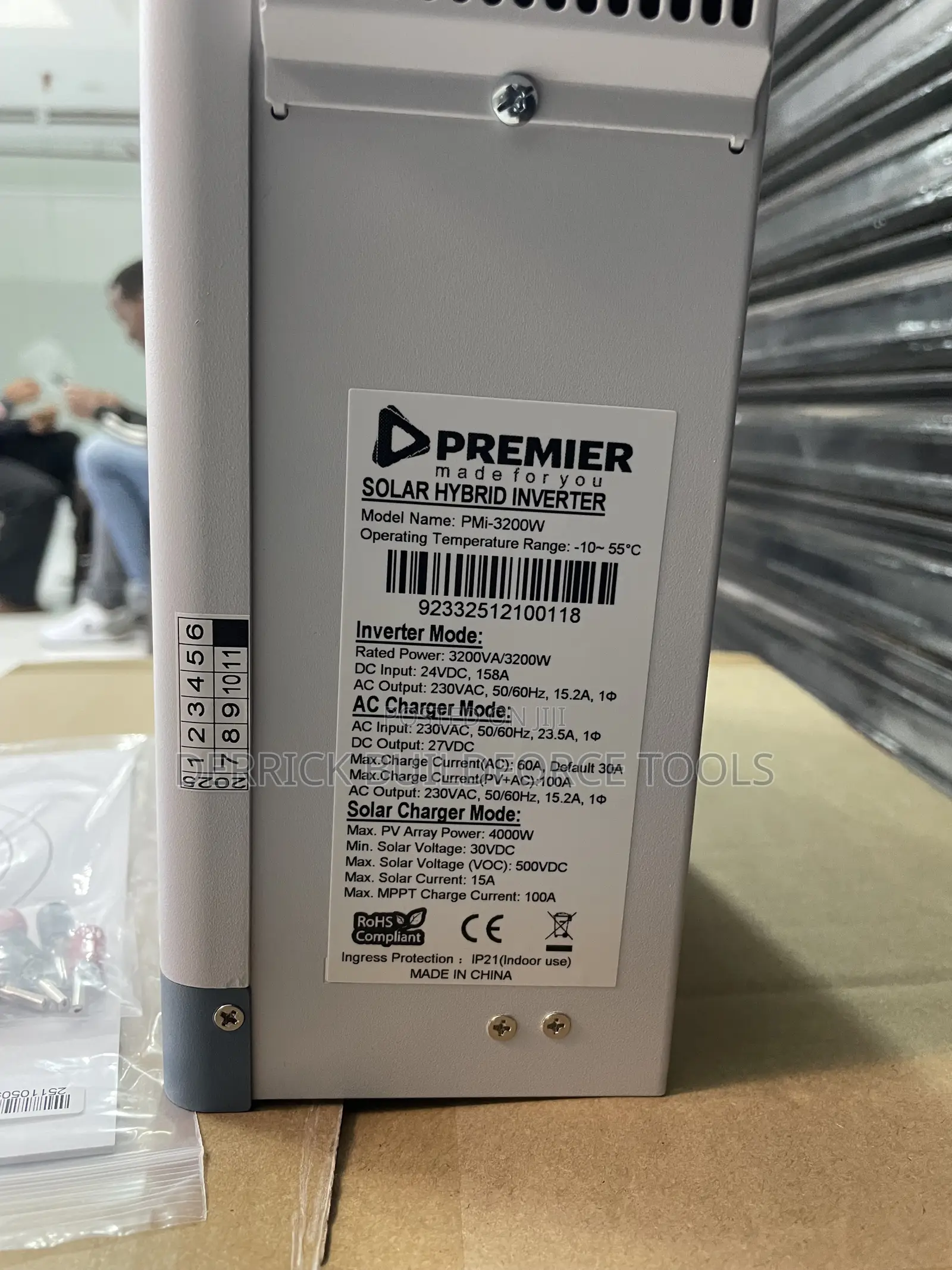 Premier 3.2kw 24v Hybrid Inverter With MPPT