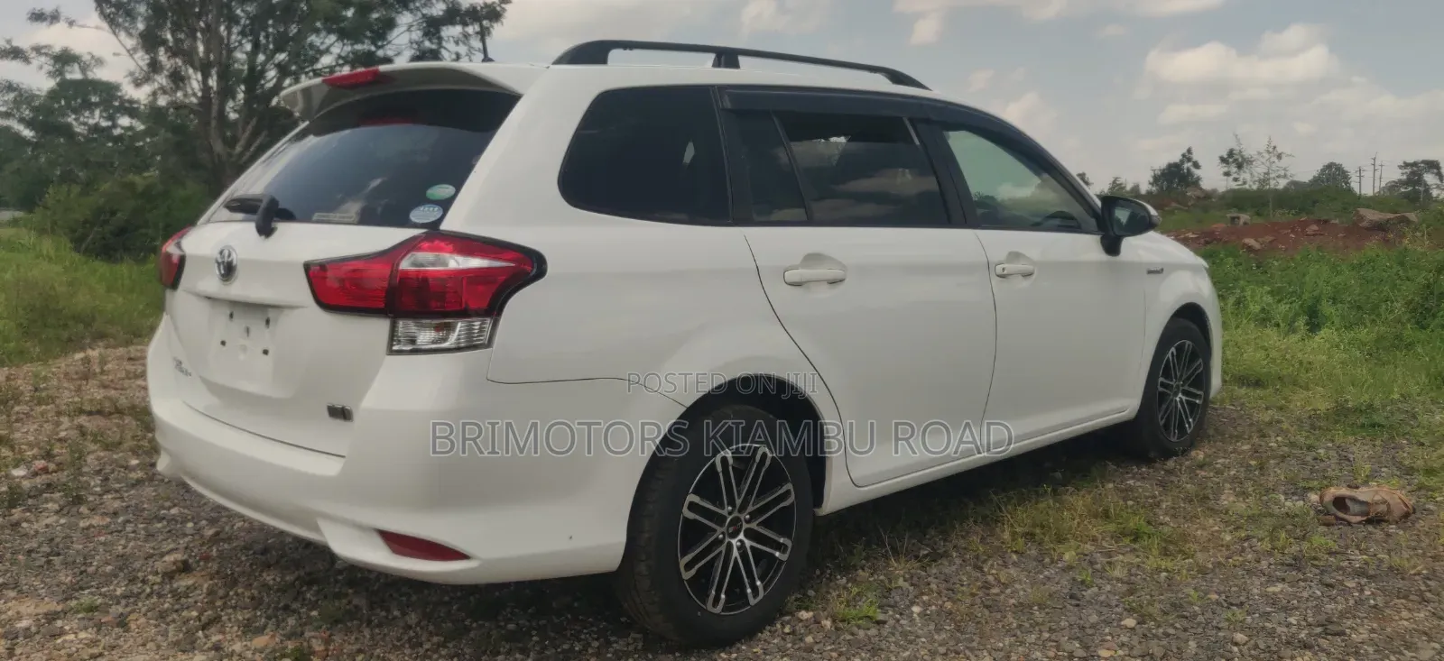 Toyota Corolla Fielder 1.5 Hybrid FWD 2019 White