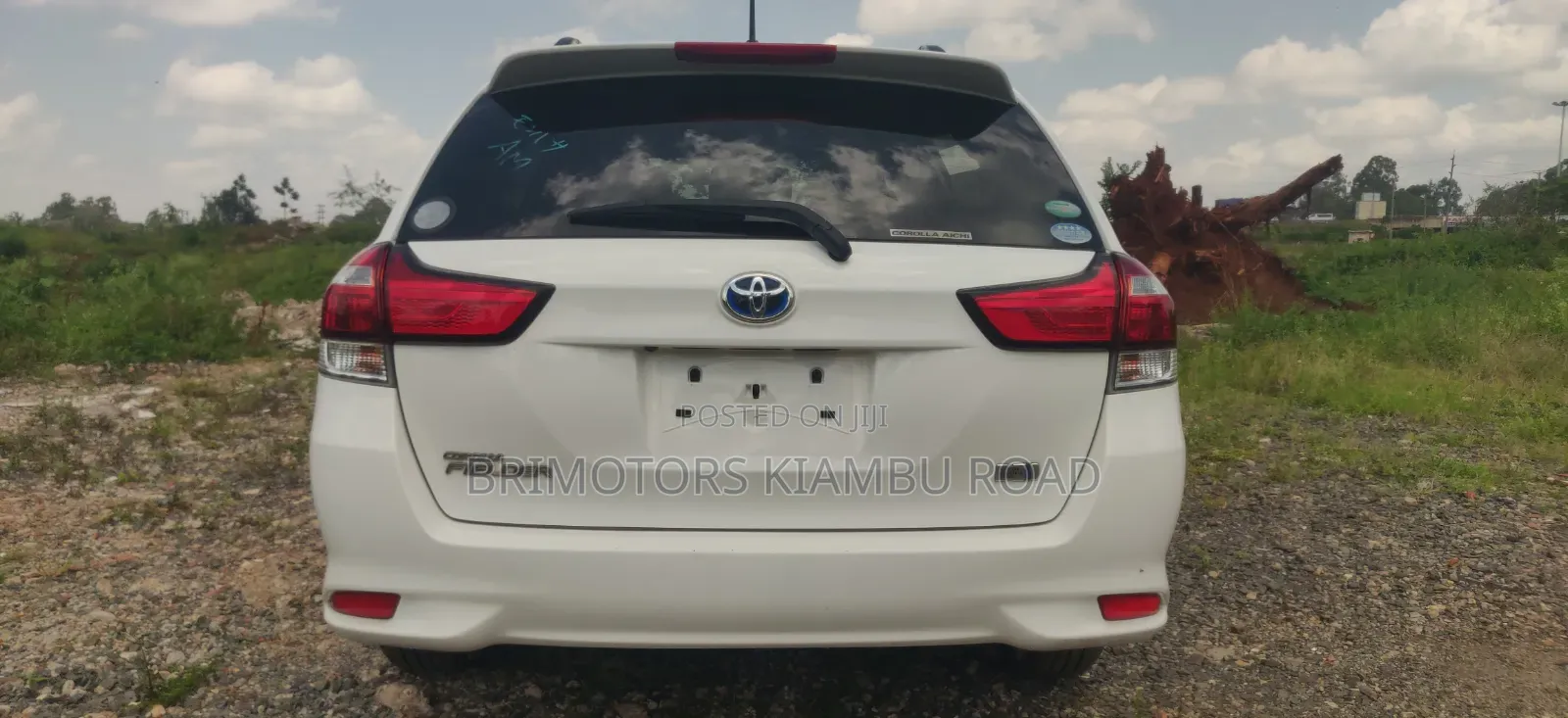 Toyota Corolla Fielder 1.5 Hybrid FWD 2019 White